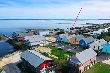 کلبه Balcony W/ Bay View Shared Pool + Boat Dock Fat Flounder By Avantstay