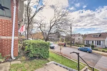 Mökkimajoitus Ideally Located Dc Home W/ Pool Table & Patio