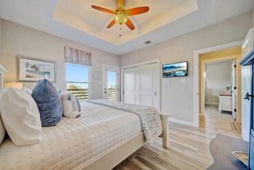 کلبه Sapphire Breeze By Avantstay Pool, Walk To Beach