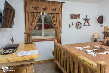 Alaska Knotty Pine B&b