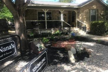 צימר At Nana's Guesthouse