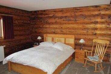 مبيت وإفطار Smithers Driftwood Lodge