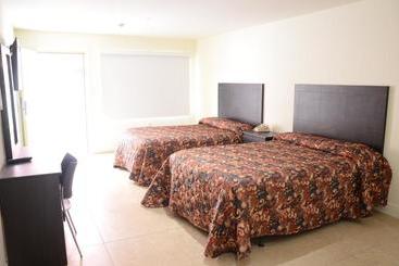 Carl's El Padre Motel