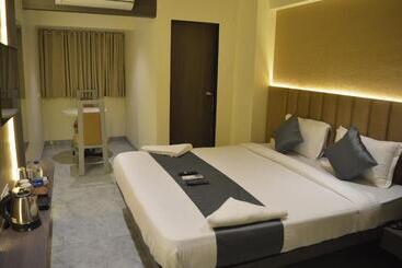 Hotel Aarush Residency