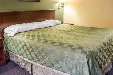فندق Rodeway Inn & Suites Plymouth Hwy 64