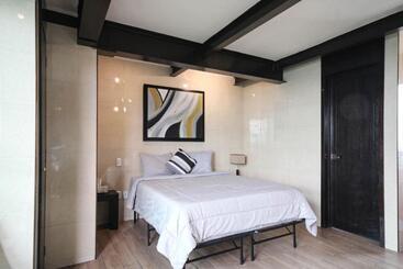 Апарт-отель Luxury Rooftop Suiteb