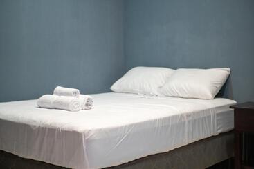 Пансион Madroño Hostel