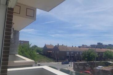 تختخواب و صبحانه Humanes