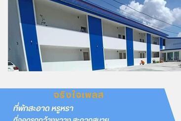 Szálloda จริงใจ เพลส