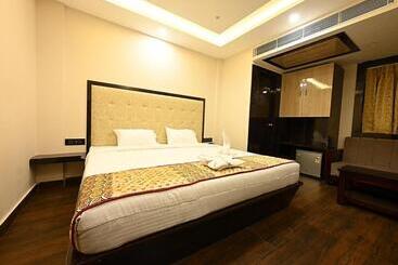 Grg Hotel Moon Ct Road Puri Near Sea Beach Family Friendly
