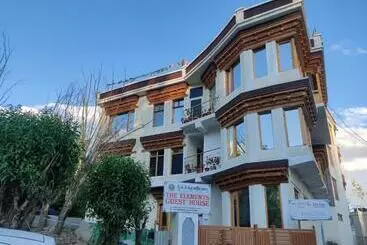 Pensionat The Elements Guest House