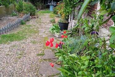 تختخواب و صبحانه Silver Chambre