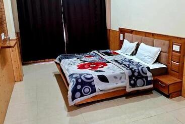 تختخواب و صبحانه The Seraj Heritage Inn