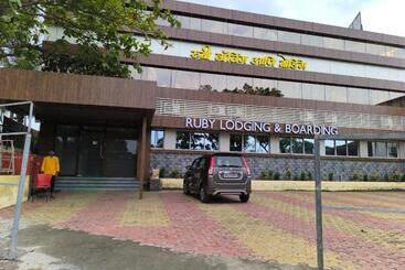 Hotel Ruby Loadging & Boarding