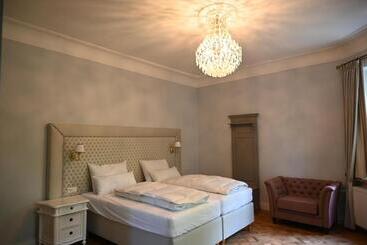 酒店 Schloss Sigrön Superior Camping Und