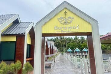 Tanaporn Resort Bangsaphan