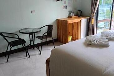 Tanaporn Resort Bangsaphan