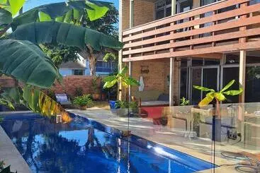 Aamiaismajoitus (B&B) Brisbane 1960s Pool House