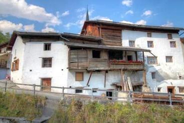 Bed & Breakfast Chasa Jaro