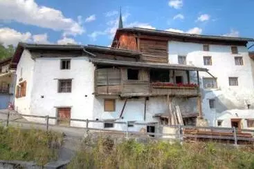 Aamiaismajoitus (B&B) Chasa Jaro