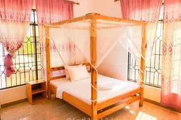 Bed and Breakfast Raha House