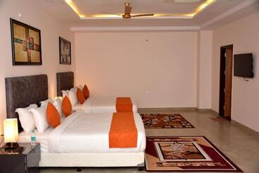 Hotel Mehandipur Residency By Tathaastu