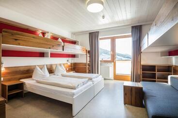 Jugendhotel Markushof   Youth Hostel