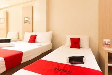 فندق Reddoorz @ General Segundo Avenue Laoag