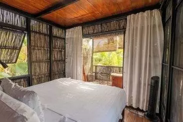 هتل Acre Resort & Residences