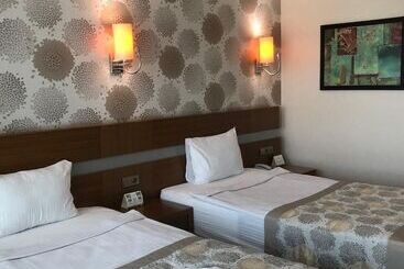 Büyük Osmani̇ye Oteli̇