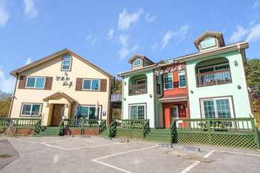 Gangneung Gyeongpoui Haru Pension