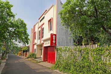 Hotel Al Fatih Guest House Syariah By Oyo Rooms