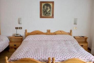 בית מלון כפרי Albergo Piani Di Luzza