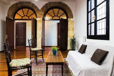 민박 Sundial Lodge