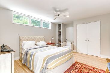 بيت ريفى Hamptons Home W/ Private Pool, 1 Mi To Beach!