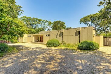 Mökkimajoitus Hamptons Home W/ Private Pool, 1 Mi To Beach!