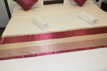 בית מלון כפרי Pineapple Surf Arugambay