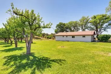 Mökkimajoitus Mtn Views & Fire Pit: Charming Dolores Home