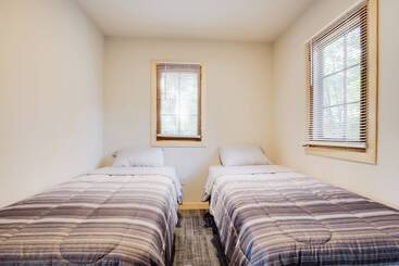 بيت ريفى Oneida County Cabin W/ Private Dock & Rowboat!