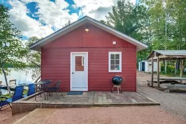 コテージ Oneida County Cabin W/ Private Dock & Rowboat!