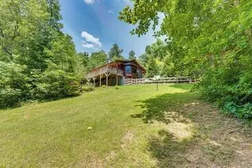 Mökkimajoitus Peaceful Murphy Cabin W/ Fire Pits & Forest Views!