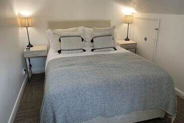 레지던스 Tranquil Retreat At Oak Lodge Swimming Pool