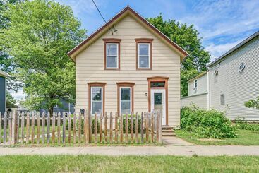 茅舍 Saratoga Springs Home Near Downtown & Casino!