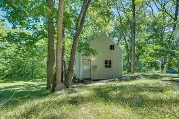Mökkimajoitus Secluded St Charles Cabin W/ Gas Grill + Fire Pit!