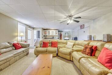 별장 Lakefront Blairsville House W/ Game Room & Hot Tub