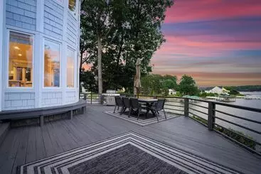 Mökkimajoitus Paradise Pointe By Avantstay Lakefront + Views + Playset