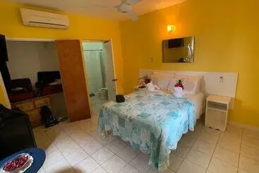 پانسیون Moms Place Negril