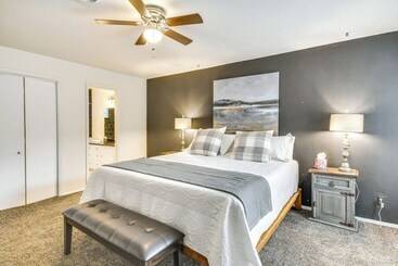 별장 Remote Texas Retreat: Hot Tub, Deck, Grill!