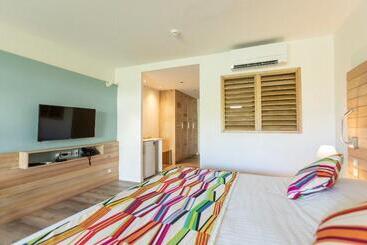 هتل La Playa Orient Bay