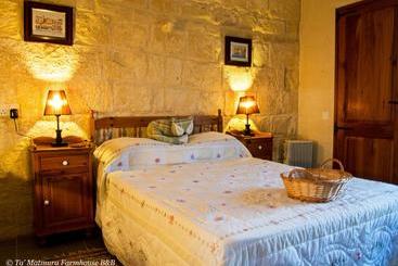 تختخواب و صبحانه Ta Matmura Farmhouse